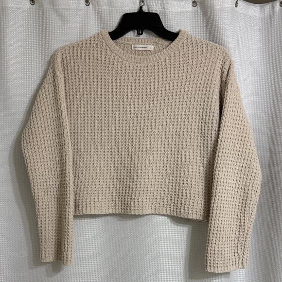 Moon & Madison tan cropped long sleeve sweater. Size L - Picture 1 of 4